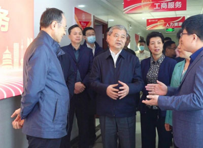 山(shān)西(xī)省委常委、太原市(shì)委書(shū)記羅清宇一(yī)行(xíng)視(shì)察星火(huǒ)創新平台